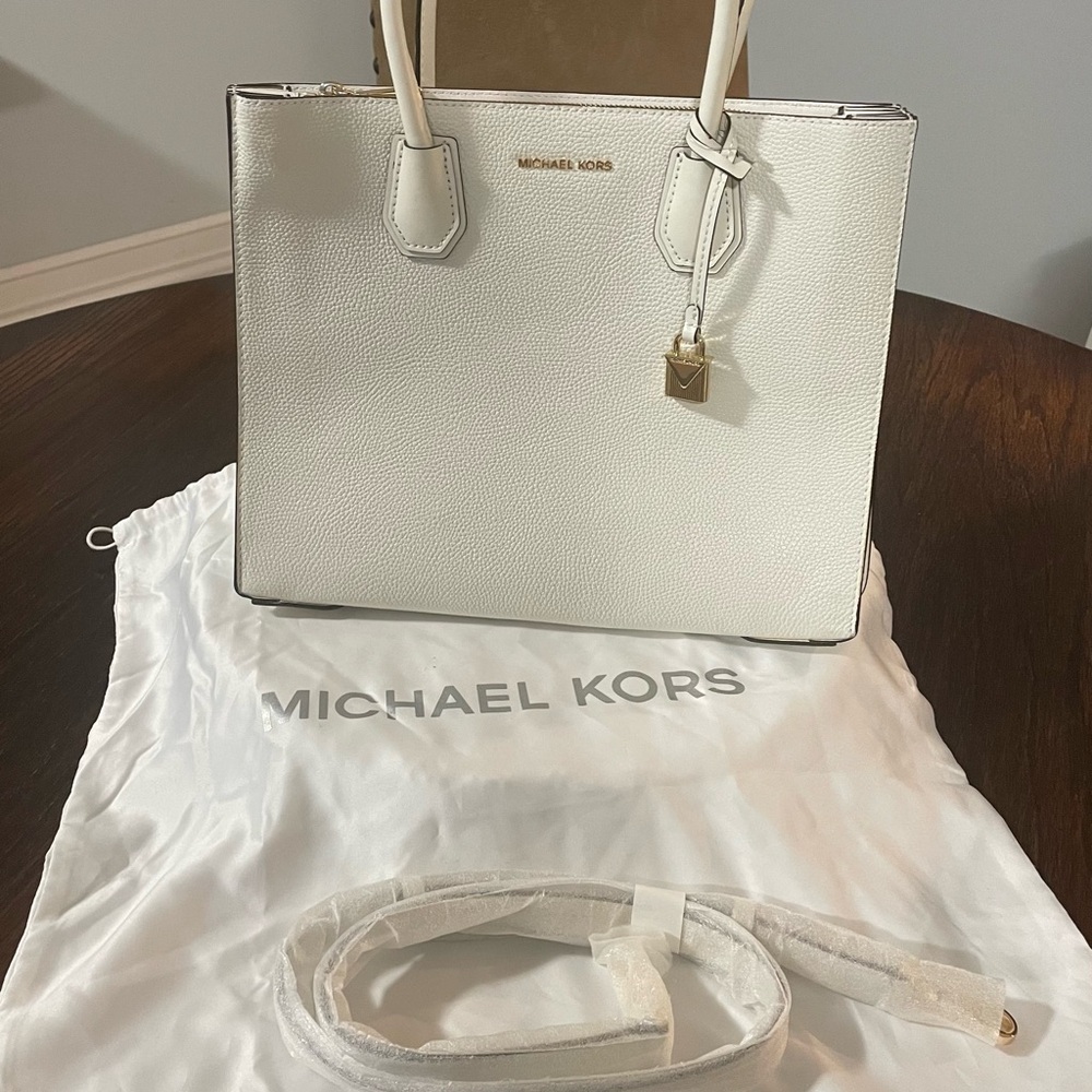 NEW LISTING Michael Kors Mercer Large Satchel Cross Body White